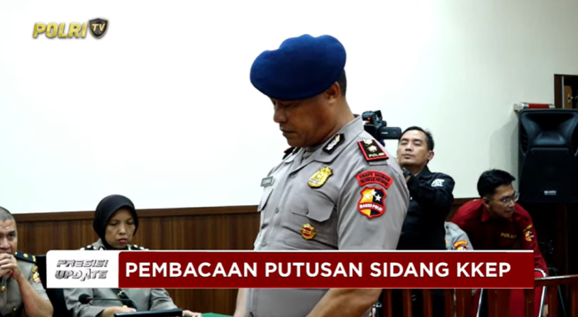 Kompol Cosmas Kaju Gae dipecat dari Polri. [YouTube]